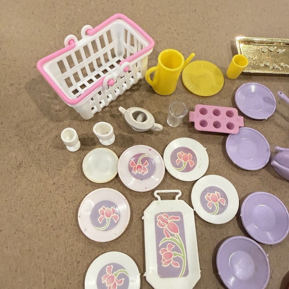 Vintage 80s/90s Barbie Kitchen Dishes Mega Lot Serving Trays Sweet Roses 40+ Pcs - Picture 4 of 5